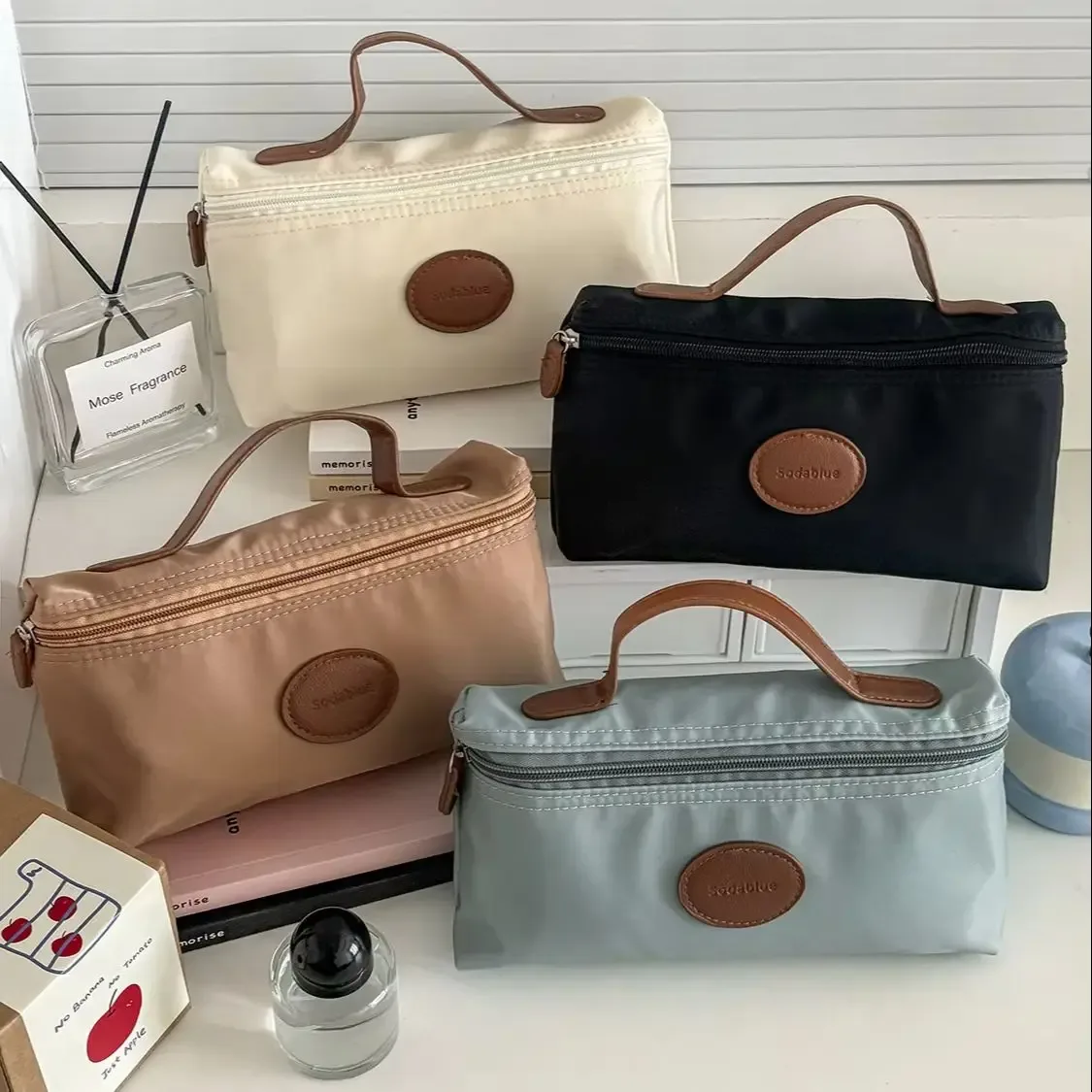 Nouvelle trousse de toilette portable unisexe YT de haute qualité, élégante et légère, avec étiquette en cuir, sac à main en nylon pour le maquillage