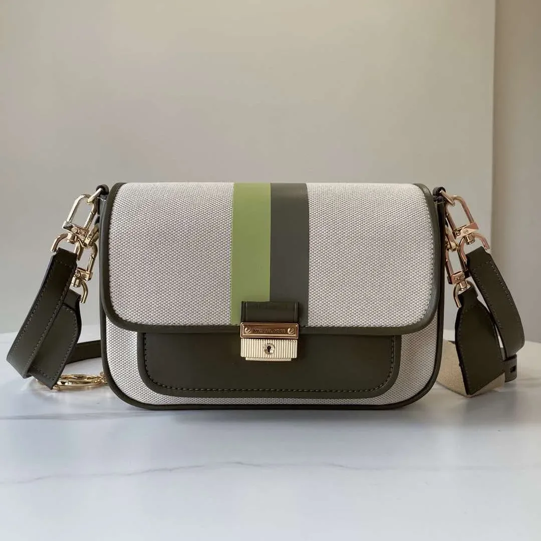 sac à cadenas mk flambant neuf de la marque michael kors, parfait pour les trajets quotidiens et les tenues de tous les jours