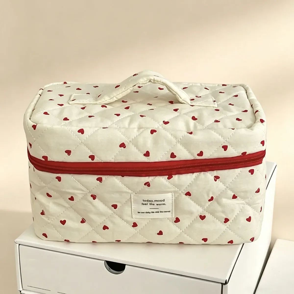 sac de maquillage portable pour femmes, sac de rangement rouge love, sac matelassé multifonctionnel de grande capacité, sac de rangement essentiel pour voyage