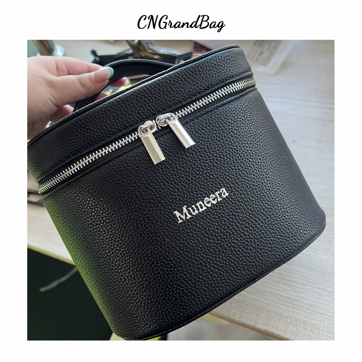 sac de voyage portable personnalisable avec compartiment cosmétique amovible en cuir grainé et section de rangement séparée pour articles de toilette