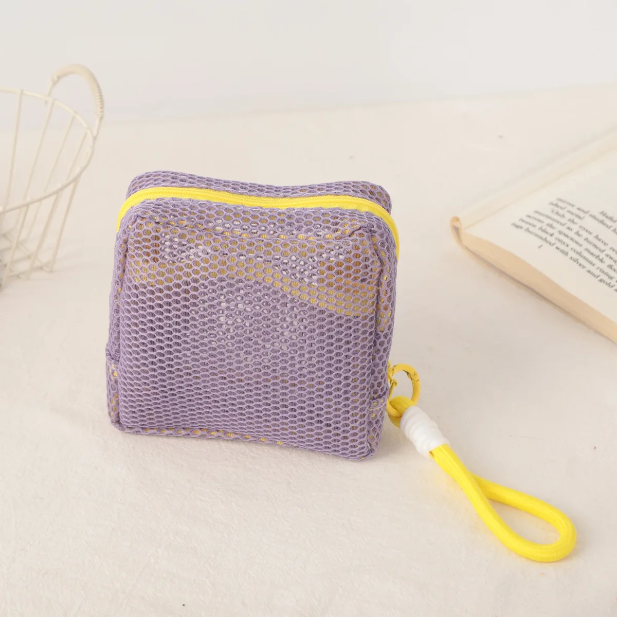 sac de rangement cosmétique carré portable avec fermeture éclair, sac de rangement polyvalent pour articles divers, sac cosmétique en maille légère et élégante