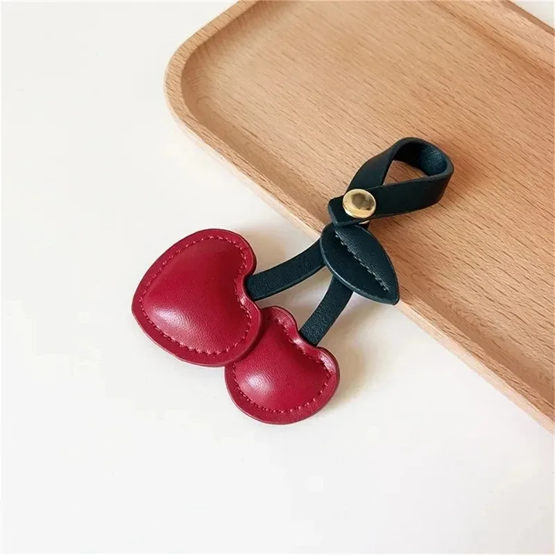 porte-clés pendentif cerise chelsea créatif pour sac à main femme, accessoire de sac à dos en cuir, breloque vintage polyvalente pour sac