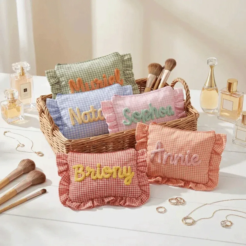trousse de maquillage personnalisable à carreaux et volants avec nom, organiseur à carreaux vintage, trousse de toilette portable – un excellent cadeau pour les meilleures amies