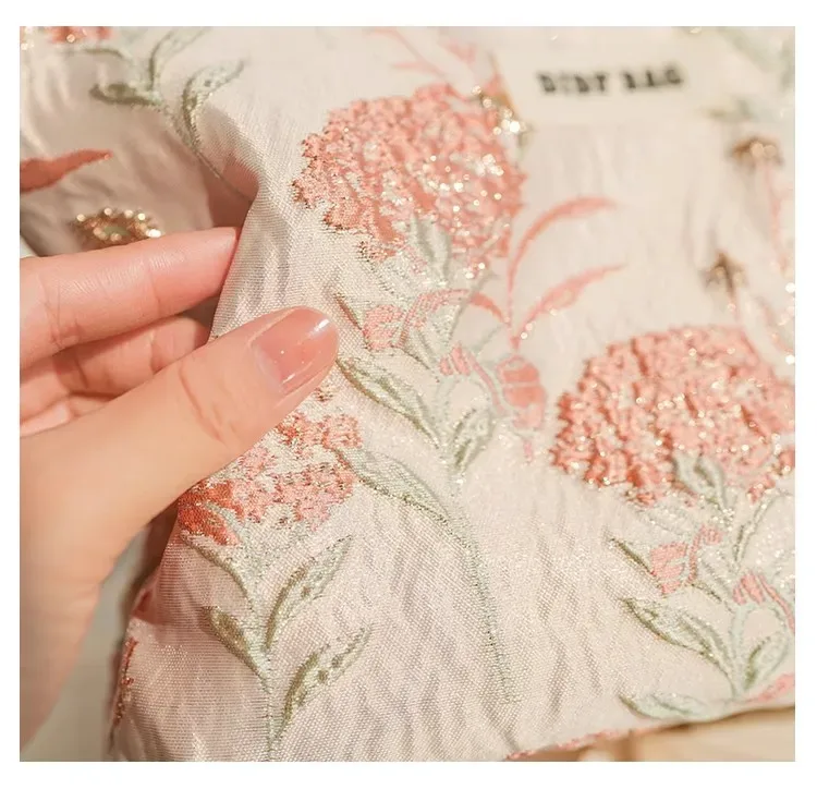 Trousse de maquillage couleur crème avec broderie florale, trousse de toilette de voyage de grande capacité, pochette cosmétique élégante pour femmes, sac à main mignon