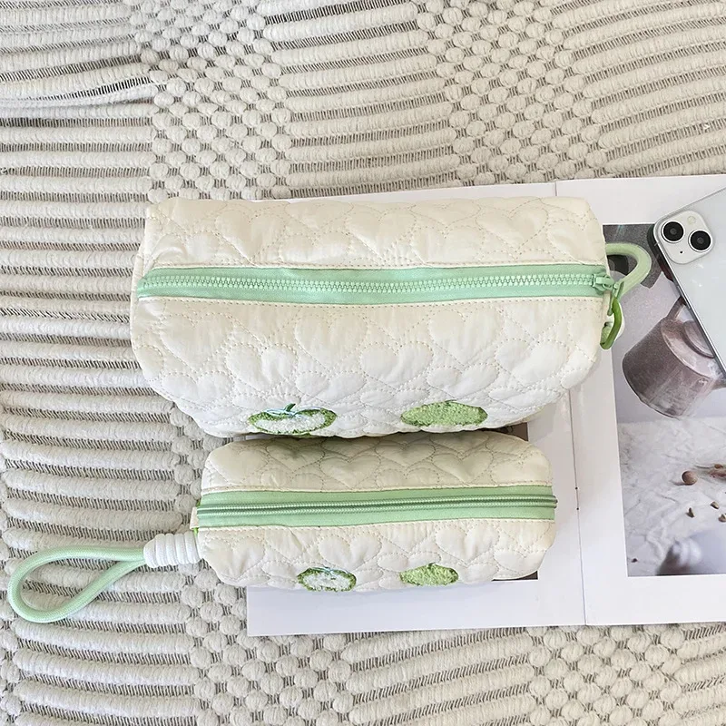 sac à cosmétiques de courtepointe simple pour femmes, broderie de dessin animé mignon, sacs de rangement de lavage de voyage pour femmes, grand étui à crayons pour étudiants mignons