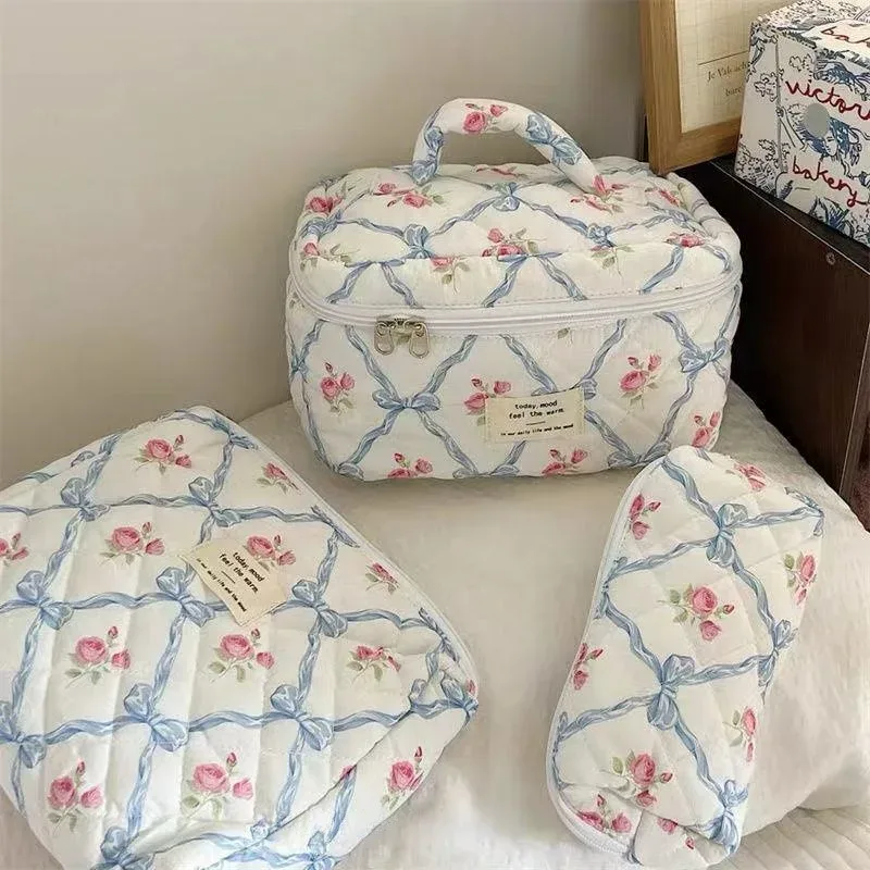 sac de maquillage en coton matelassé avec nœud mignon pour femmes, organisateur de cosmétiques à fermeture éclair, sac à main en tissu, trousse de toilette portable pour filles