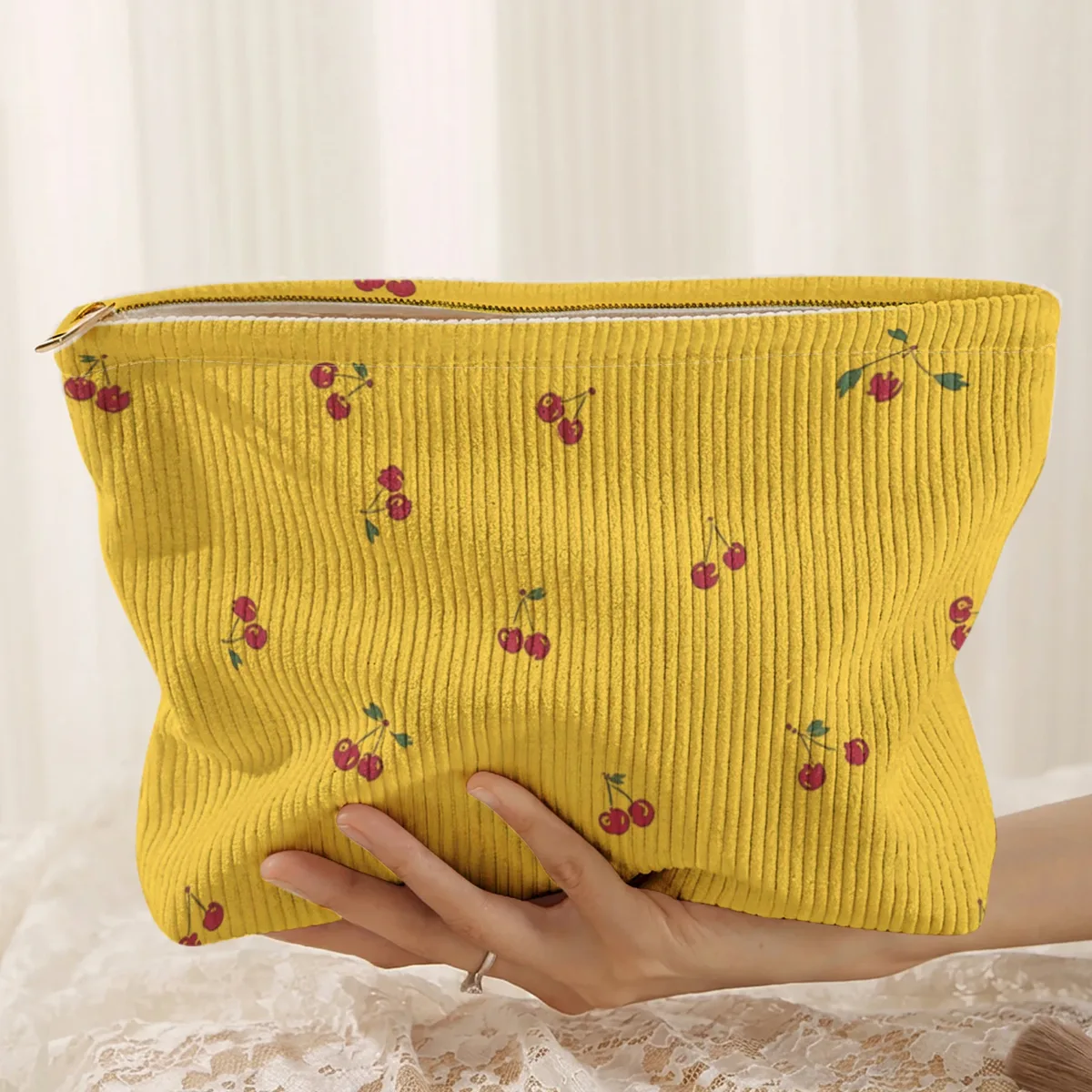 trousse de maquillage en velours côtelé imprimé cerises, boîte de rangement légère à fermeture éclair, sac multifonctionnel avec doublure