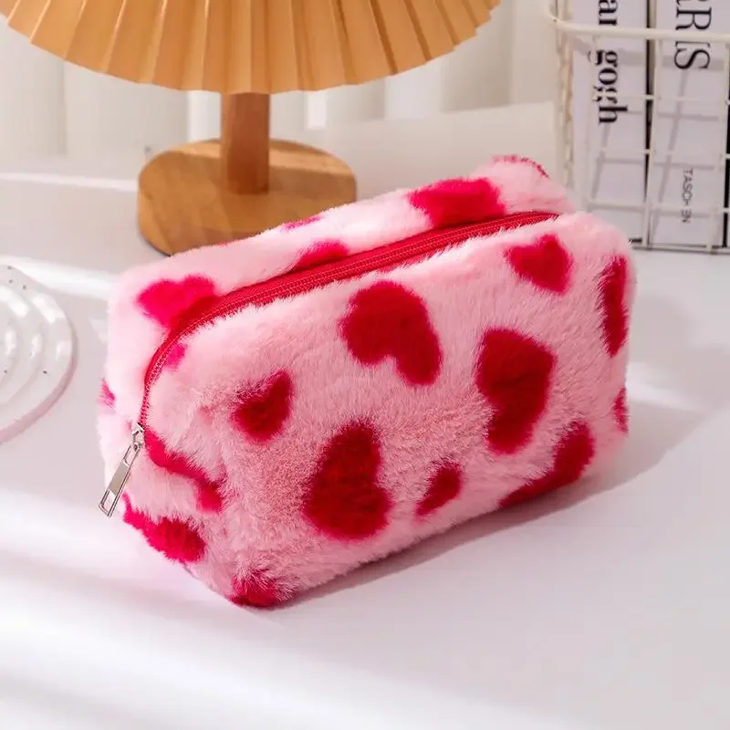 sac de rangement pour crayons décoré en forme de cœur. haute capacité et design tendance ; idéal pour l'organisation du bureau