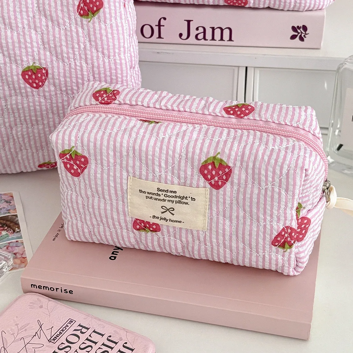 Sac à cosmétiques matelassé rose fraise pour femmes, 1 pièce, organisateur de voyage Portable, pochette de rangement de maquillage de toilette, sac à main pour dames, sac à fermeture éclair