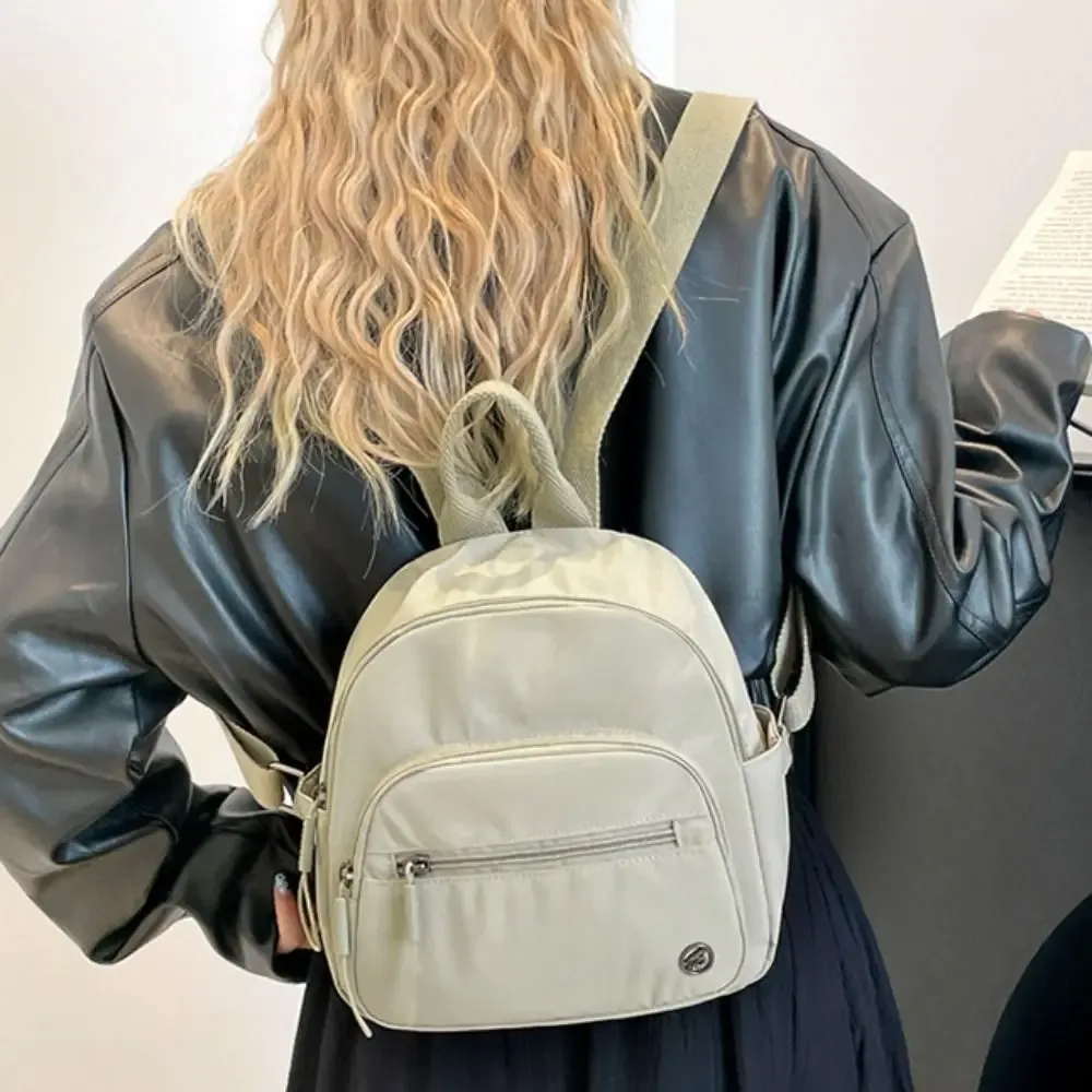 Sac à dos portable pour femmes en nylon léger, couleur unie, multi-poches, décontracté et tendance avec poignée