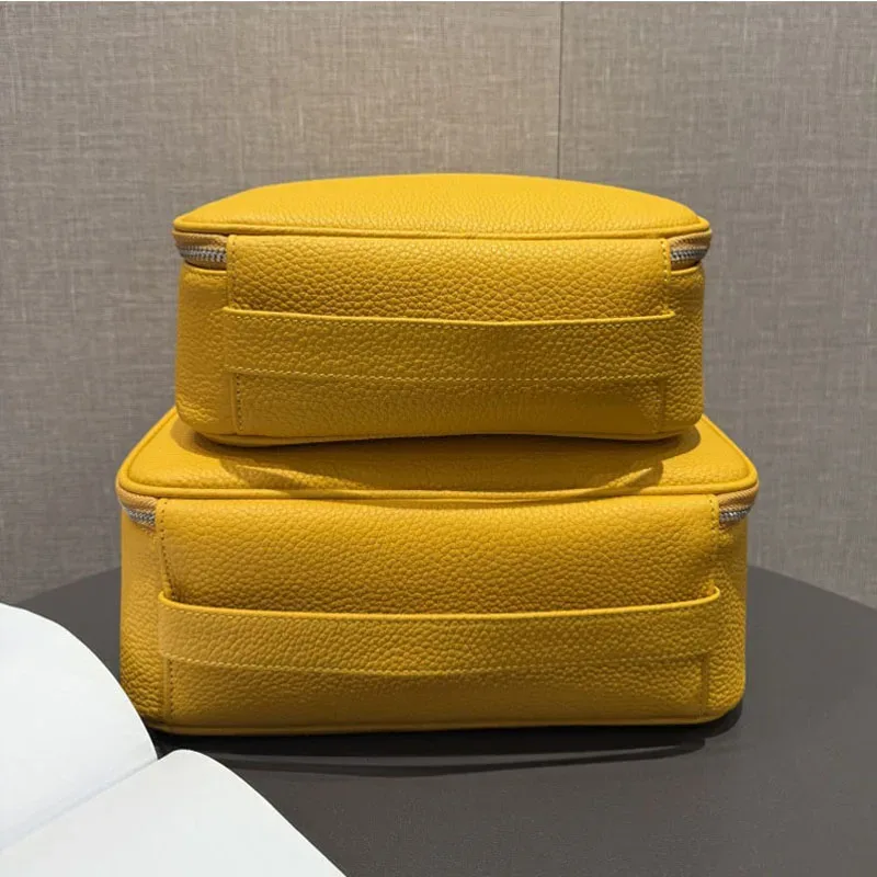 sac de maquillage en cuir de grande capacité, de forme boîte, à la mode, sac de toilette portable multifonctionnel, rangement simple pour cosmétiques de voyage.