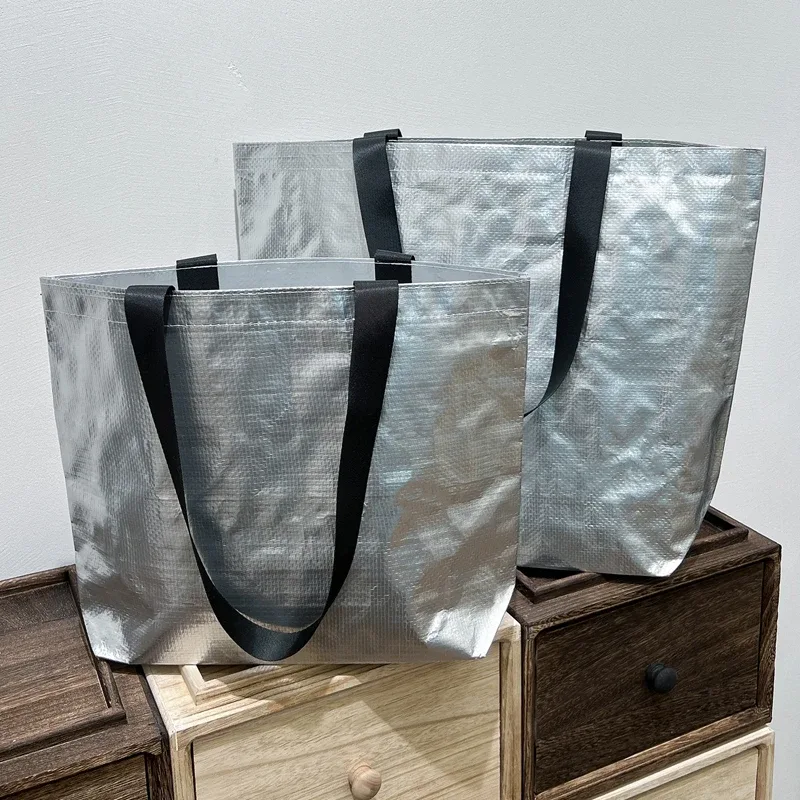sac de courses réutilisable imperméable argenté avec poignées violettes, sac fourre-tout tissé à bandoulière, sac à main portable pour courses, vêtements et rangement quotidien