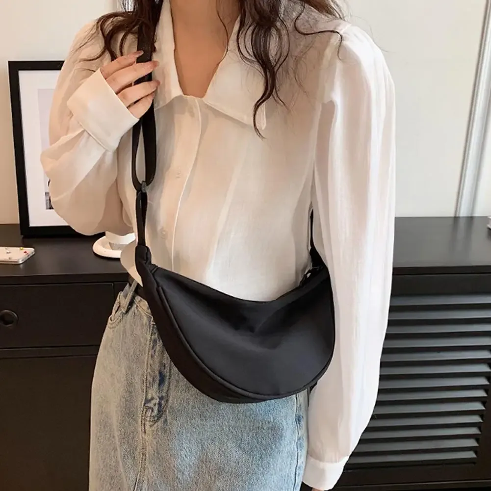 sac à bandoulière en nylon pour femmes, mode portable décontracté hobos sport poitrine sac sous les bras étudiants forme de boulette sac à bandoulière