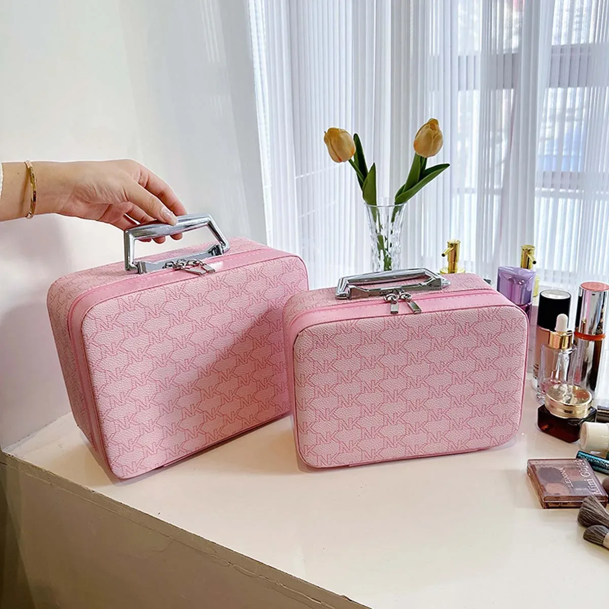 trousse de maquillage alphabet grande capacité, trousse de toilette, style portable, niveau d'apparence élevé, plat, nouveau