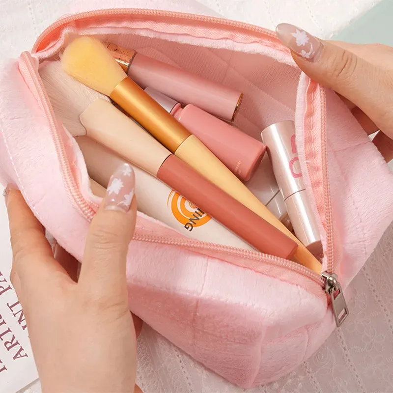nouvelle trousse de toilette en peluche mignonne, sac de rangement pour produits de soin de la peau de voyage, sac de rangement de grande capacité pour téléphone portable féminin au design élégant