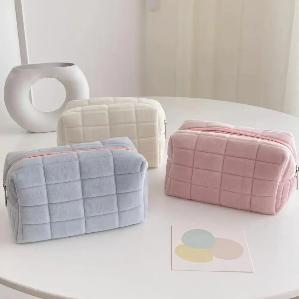 sac de maquillage en peluche mignon pour femmes, petit sac cosmétique portable de voyage, trousse de toilette unie avec fermeture éclair, pochette de rangement pour articles de toilette