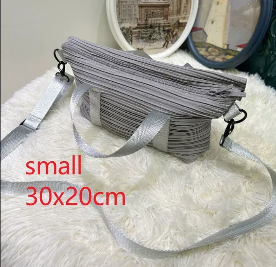sac carré plissé miyake tendance décontracté grande capacité, nouveau sac de sport 2026, pochette de rangement loisirs, sac bandoulière portable réglable
