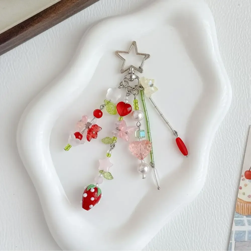 porte-clés fleur rose mignon avec perles en acrylique et cristaux, breloque de sac à pompon pour la décoration de sacs à main et sacs à dos