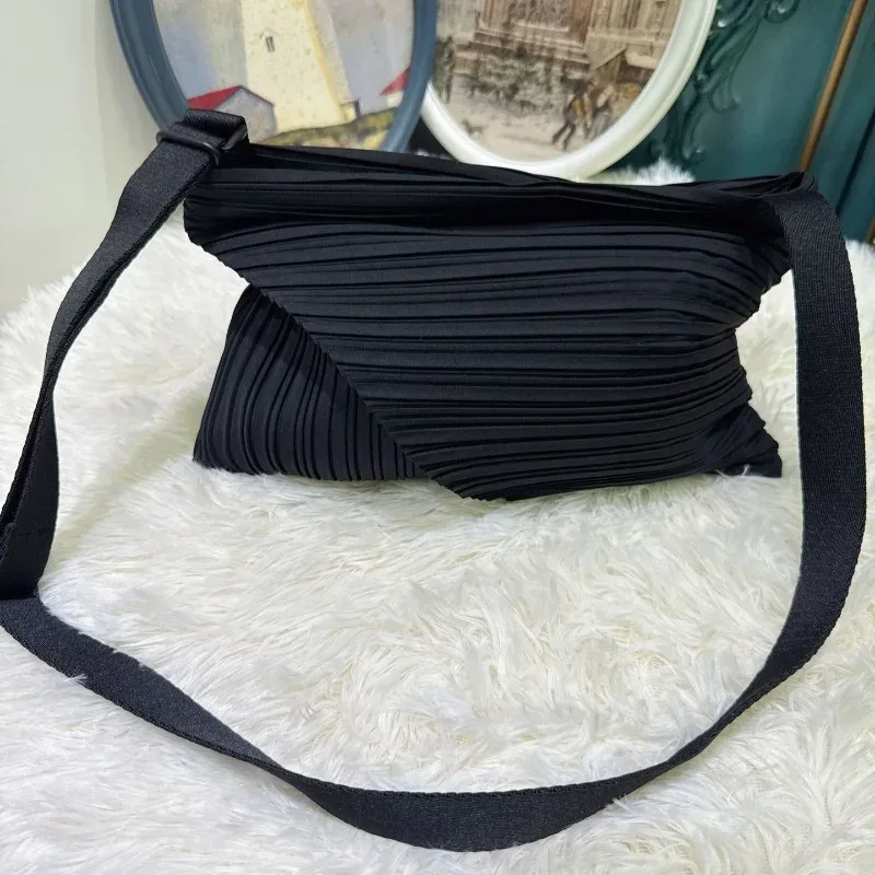 sac à bandoulière pliable miyake 2026, nouveau sac bouffant type dumpling avec sangle réglable, pochette de rangement, sacs décontractés légers et minimalistes