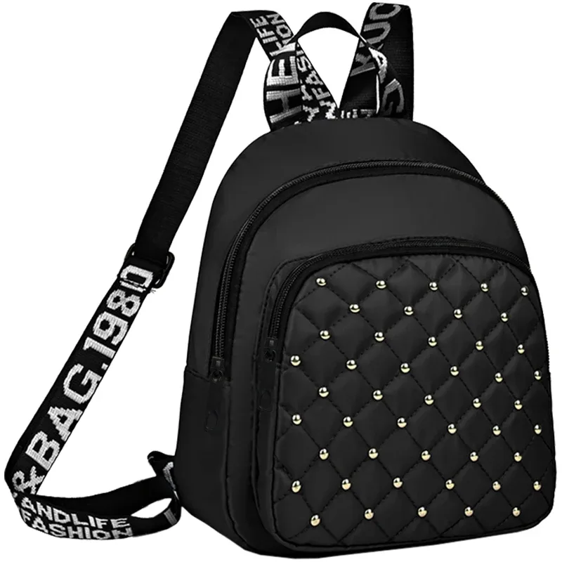 sac à dos clouté chic et élégant, multicolore, matelassé, sangle réglable, léger pour les déplacements quotidiens, sac élégant fonctionnel décontracté