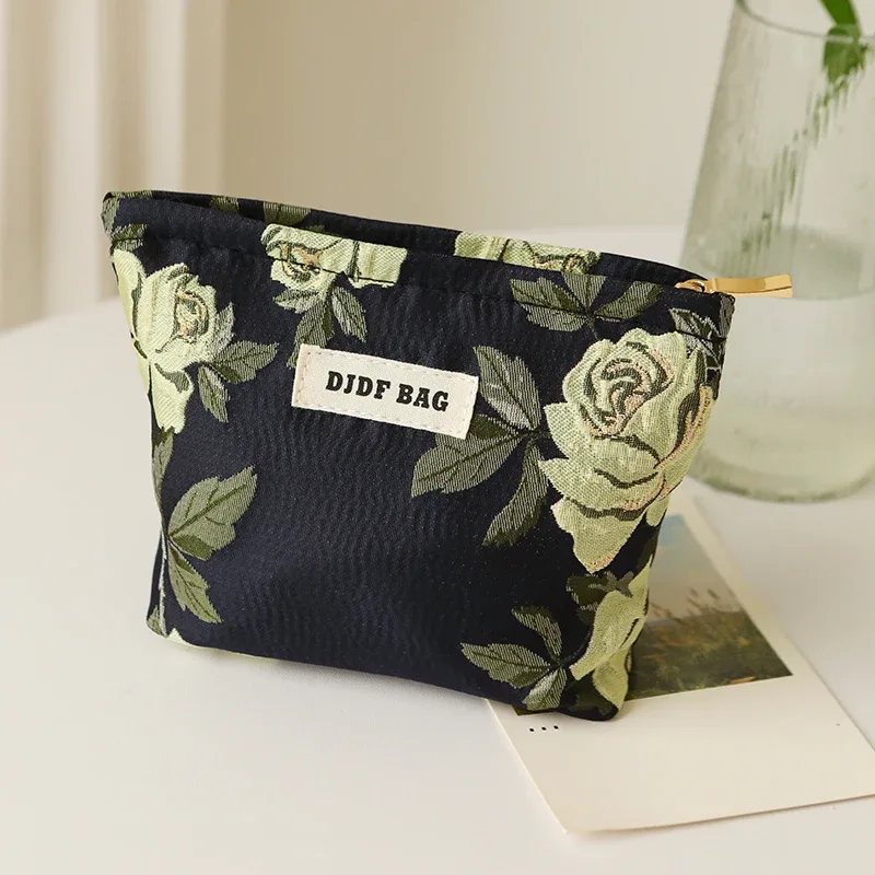 nouveau mini sac à cosmétiques féminin portable rouge doux petit sac de rangement de serviettes hygiéniques sac de clé de monnaie de banlieue sac de carte bancaire portable