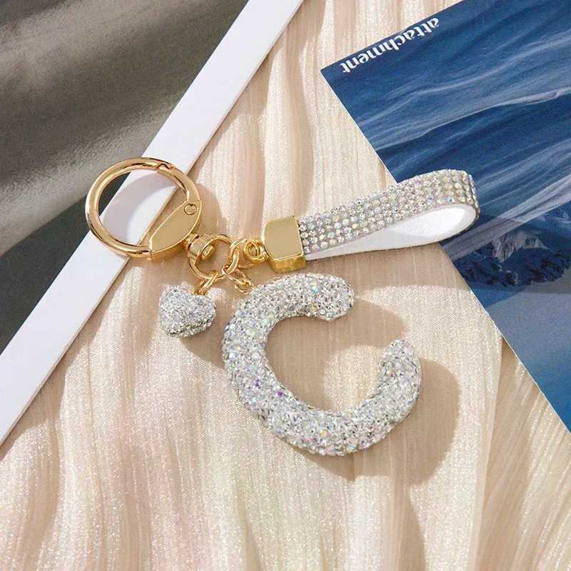 porte-clés avec lettres blanches brillantes, alphabet a-z pour porte-clés de voiture/sac à dos et cadeau avec lanière ajoutée
