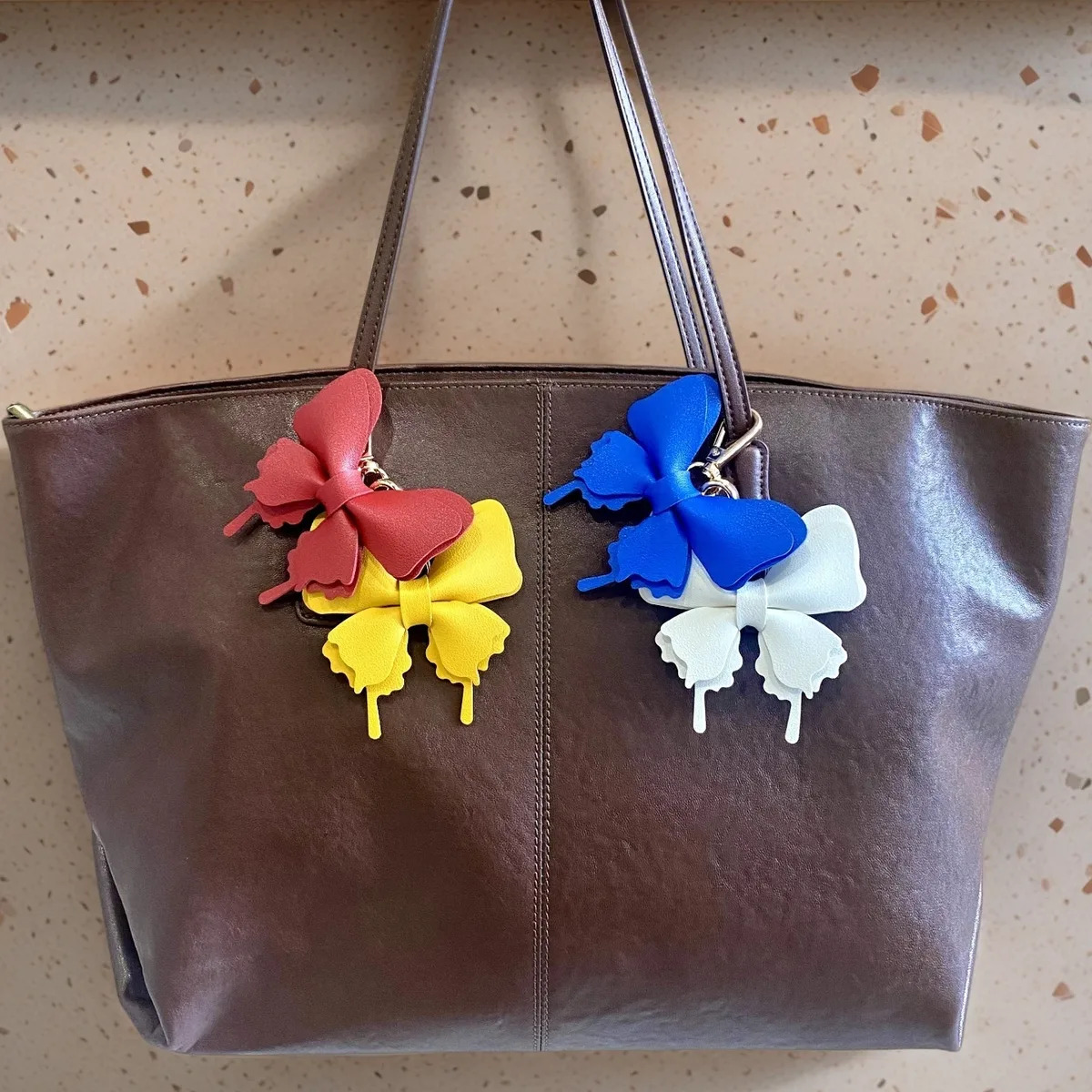 élégant porte-clés papillon en cuir pu double couche – pendentif bohème stylé pour sacs fourre-tout, sacs à bandoulière et sacs à dos pour femmes