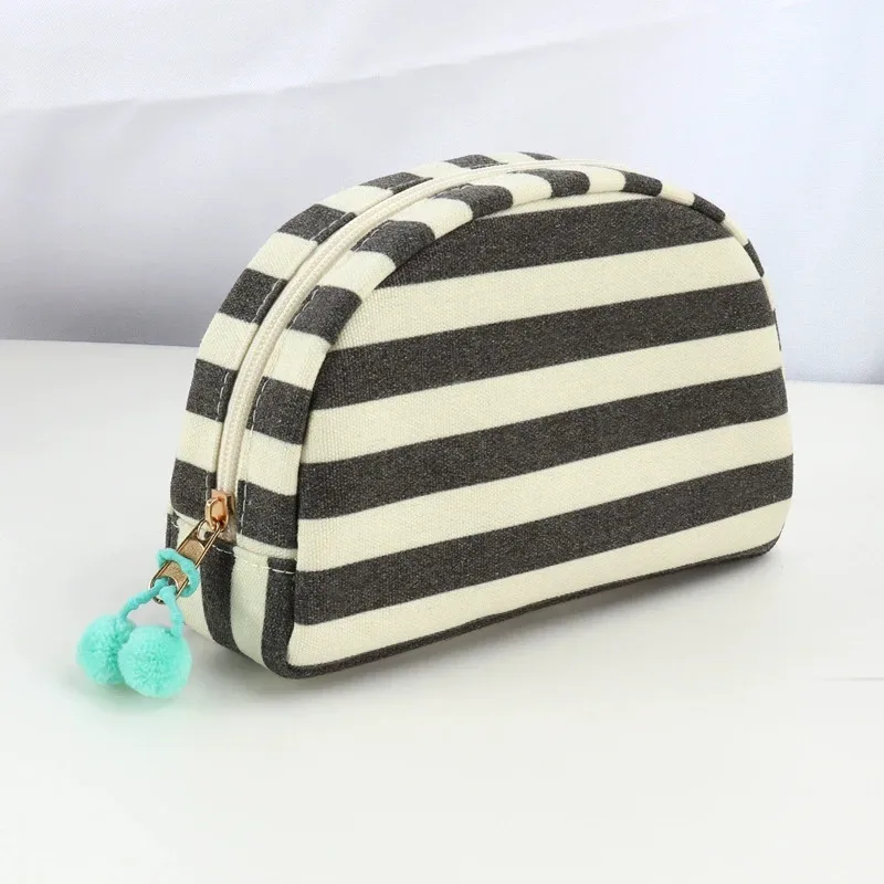 trousse de maquillage en toile rayée avec pom pom, organisateur cosmétique de conception de coquille, pochette de toilette de voyage de grande capacité