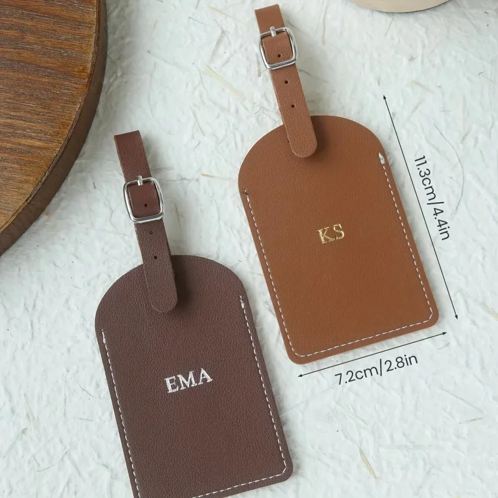 étiquette de bagage personnalisée en cuir végétalien avec monogramme en argent ou en or et carte de confidentialité pour valises
