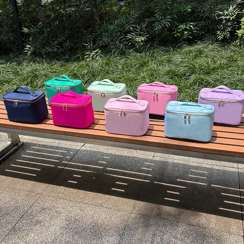 boîte de rangement imperméable en nylon couleur bonbon avec poignée, grand espace, patchs personnalisables, trousse de toilette et de maquillage pour filles pour les soirées pyjama