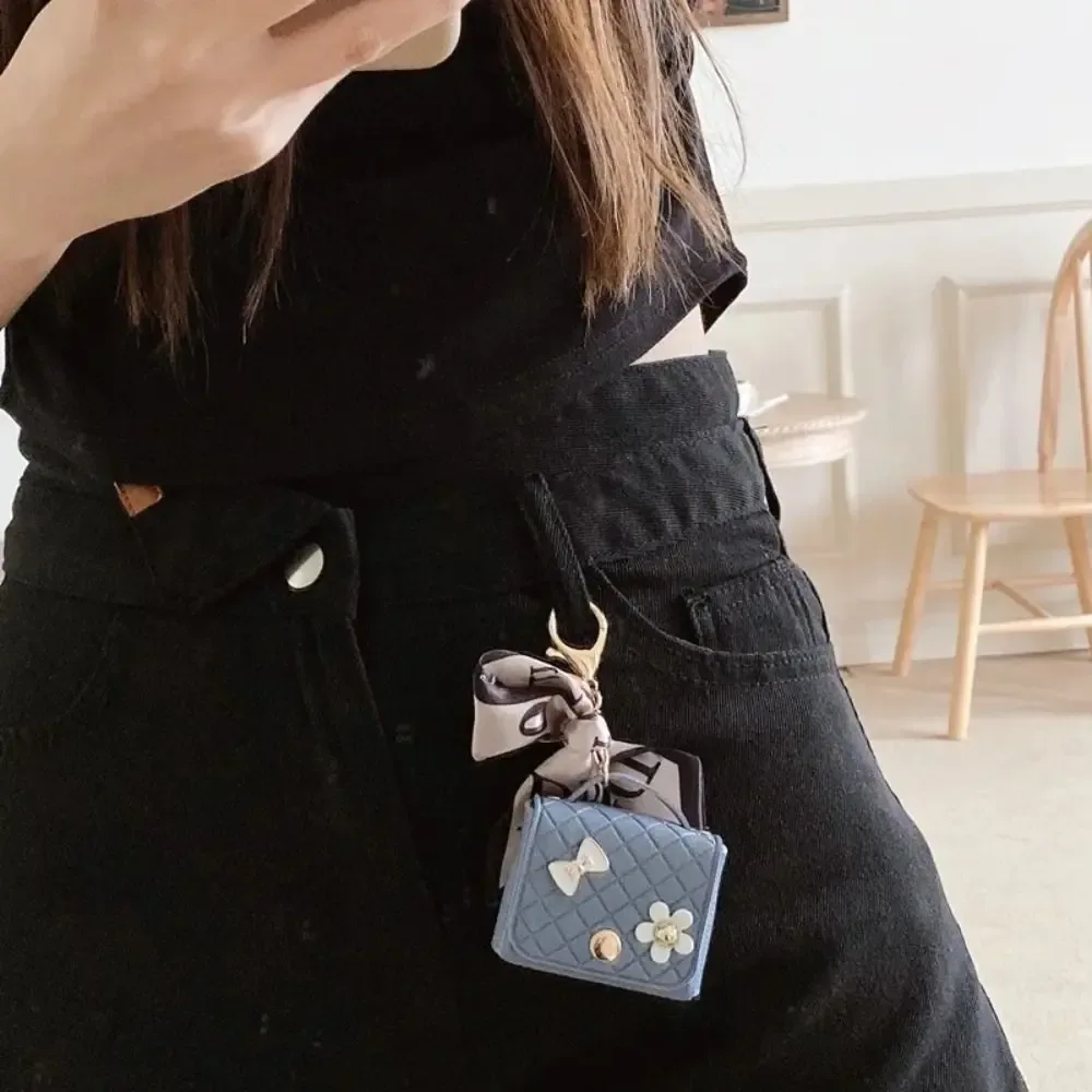 mini sac matelassé en cuir, porte-clés, porte-monnaie, pochette pour écouteurs, accessoires avec pendentif breloque fleur mignonne pour femmes, clés de moto, sacs à dos