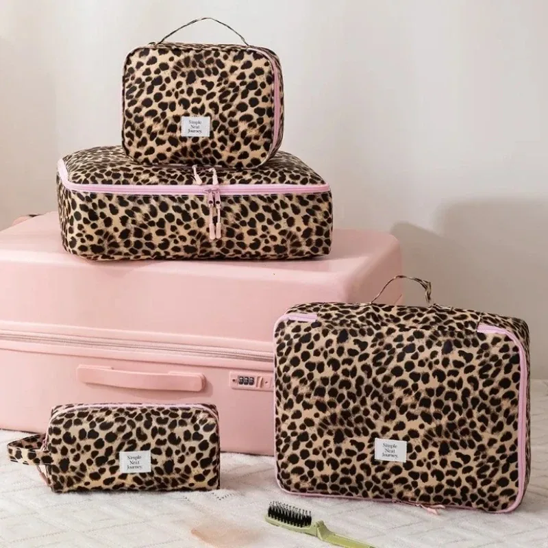 trousse de maquillage de voyage imprimé léopard, étui cosmétique étanche, pochette de toilette essentielle en tissu pour femmes en voyage d'affaires