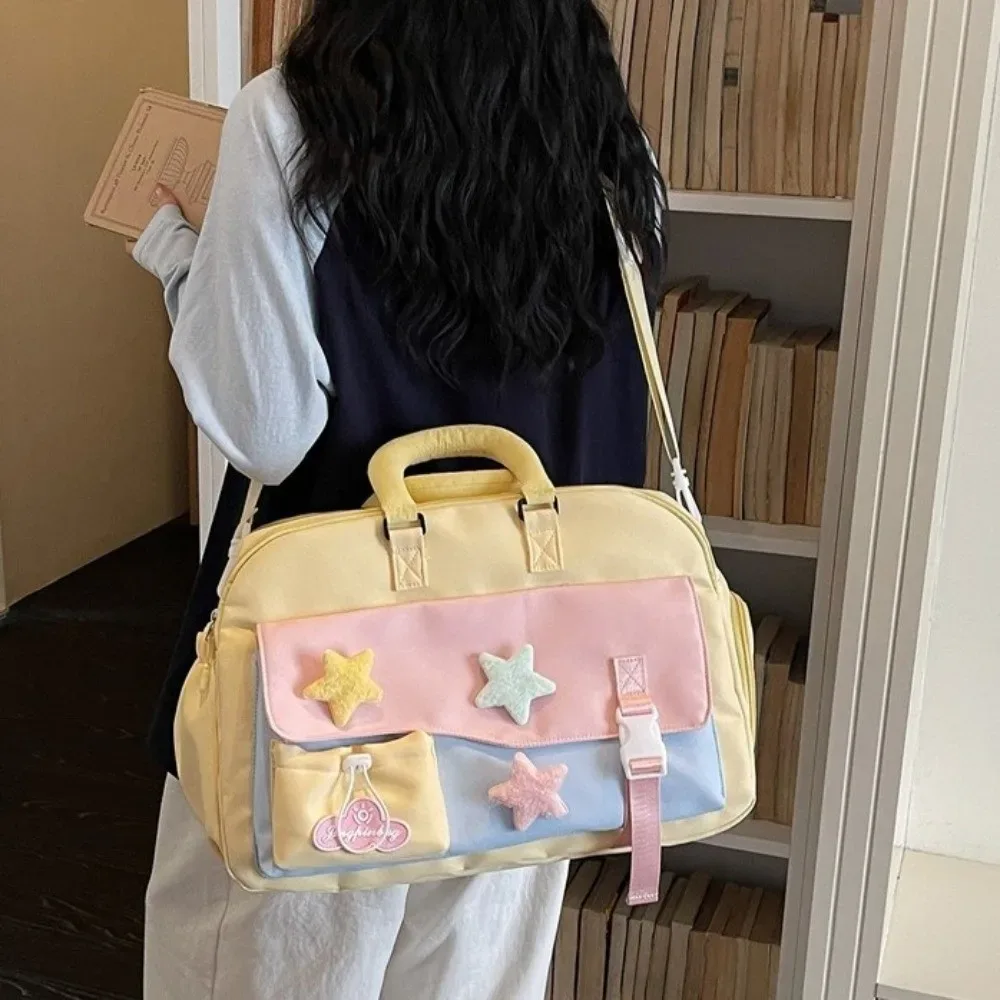 sac de voyage de grande capacité, couleur macaron, sac à bandoulière portable pour la gym, sac multi-poches en polyester, sac de transport pour les trajets quotidiens.