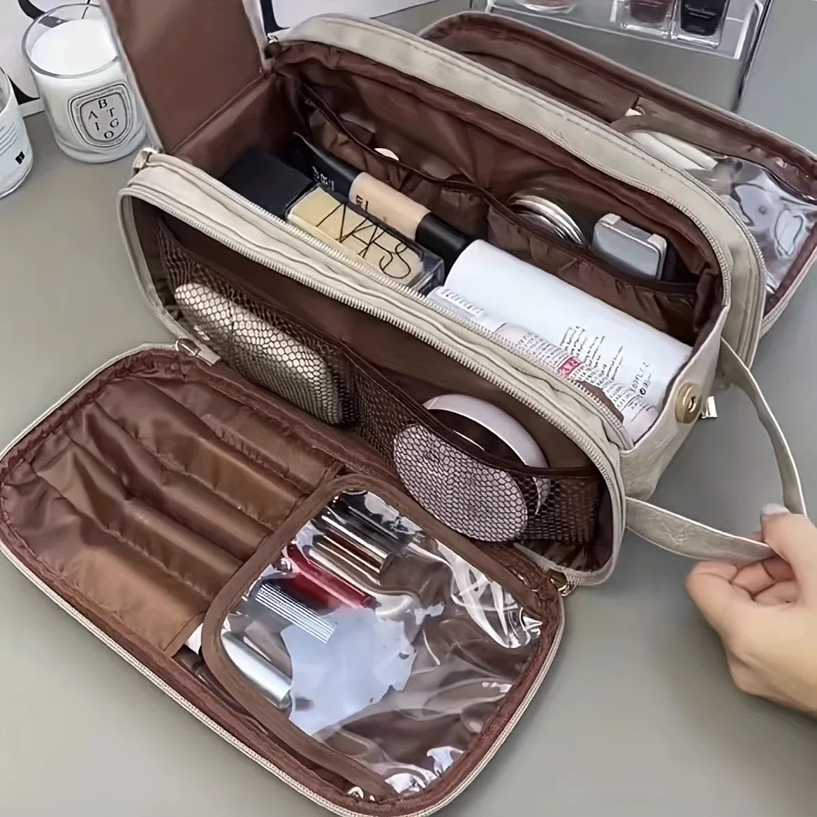 sac de maquillage multifonctionnel pour femmes, grande capacité, portable, haut de gamme pour les voyages, sac de rangement pour pinceaux de maquillage et articles de toilette.