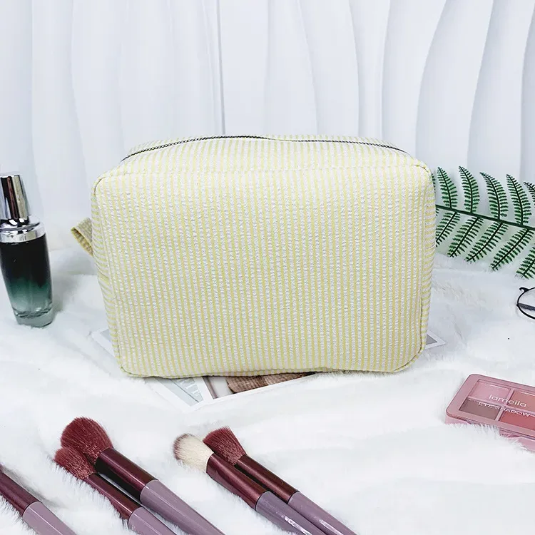trousse de toilette brodée sur mesure, pochette cosmétique personnalisée en seersucker rayé, organiseur de voyage couleur bonbon, cadeaux pour demoiselles d'honneur