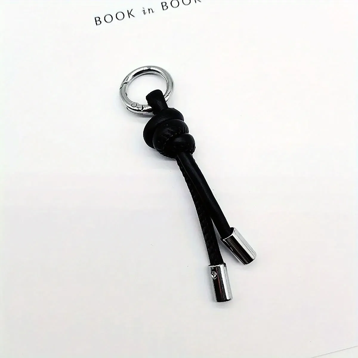 1 pièce de nouveau porte-clés pendentif, accessoires diy pour vêtements et bagages, accessoires de valise, cordon en cuir pour couple, simple et créatif.