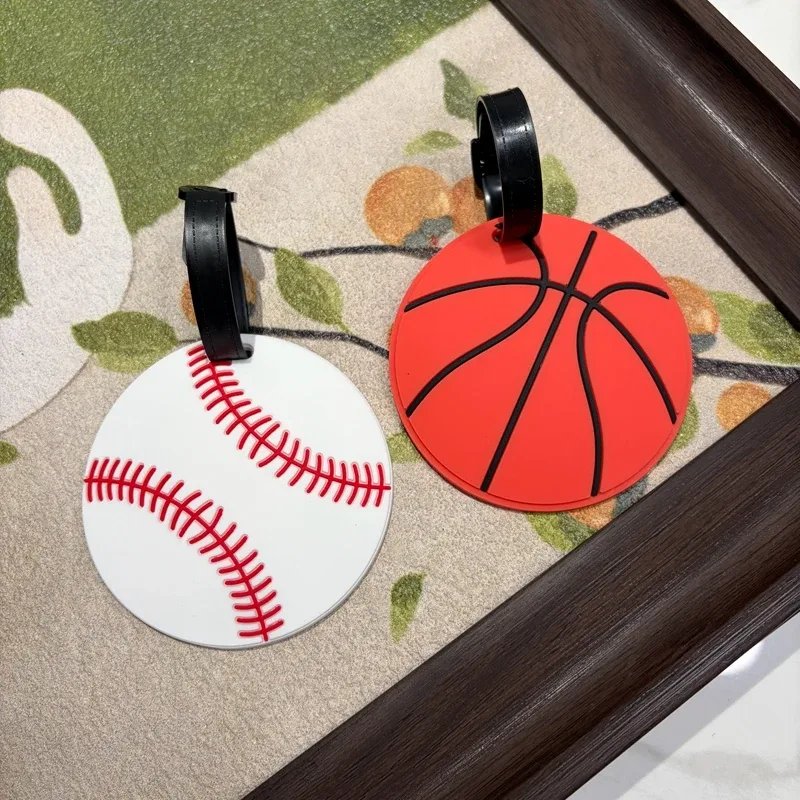 1/2 étiquettes de bagage en silicone souple anti-perte pour le sport (basketball, football, baseball) – idéales pour valises et sacs à dos de voyage