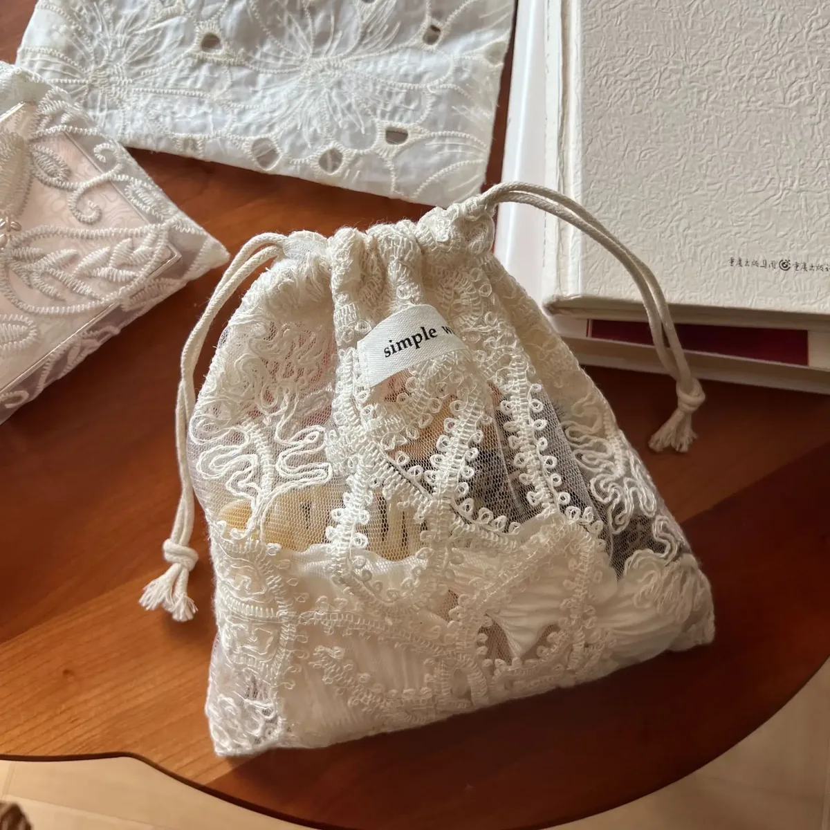 pochette de rangement rétro en dentelle abricot, organisateur polyvalent brodé avec découpe en dentelle, accessoires pour cheveux et écouteurs, sac de rangement