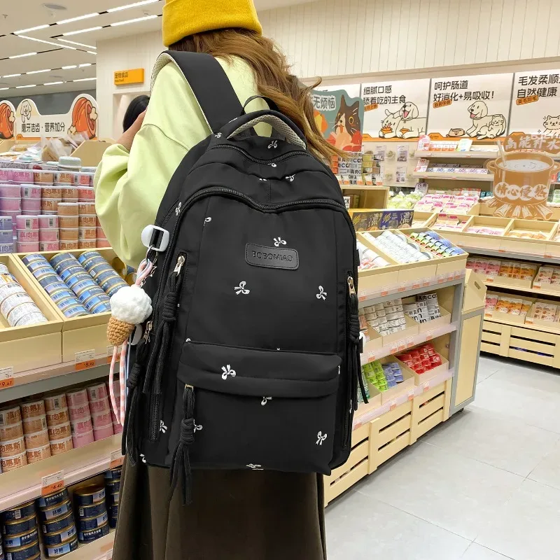 sac à dos traveasy 2026 nouveau motif nœud mignon polyvalent en nylon avec pendentif pompon protection dorsale pour étudiants
