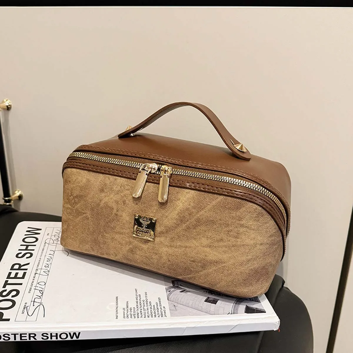 nouvelle trousse de toilette, sac de rangement de voyage haut de gamme en denim et cuir pu avec empiècements color-block, trousse de toilette de marque en métal