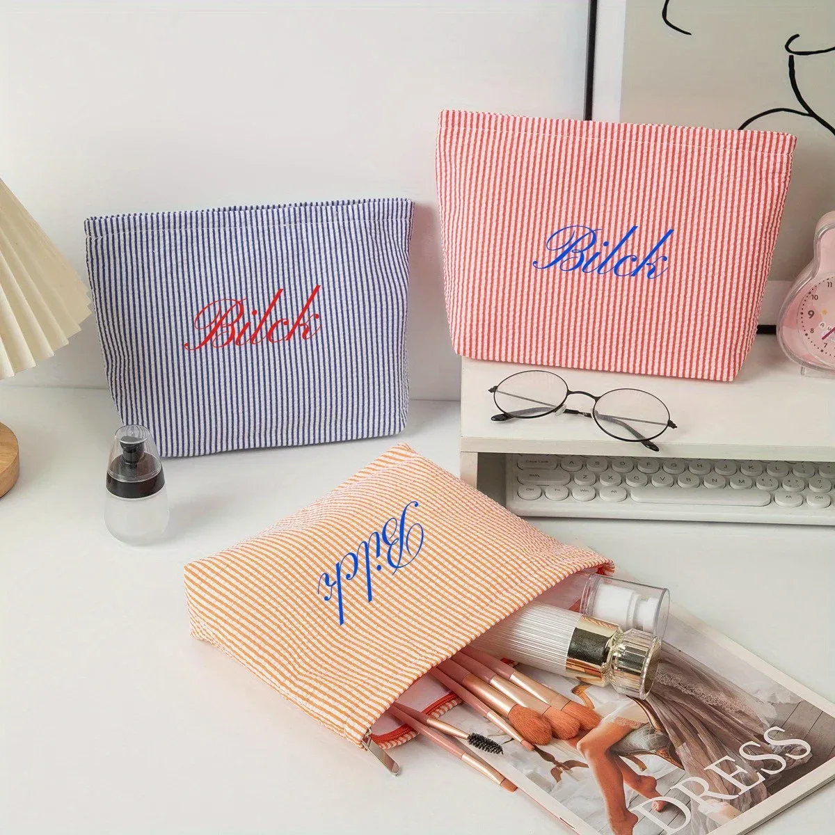sac de maquillage à rayures avec nom brodé, sac de lavage de grande capacité, sac de rangement approprié pour la beauté et les petits articles quotidiens, cadeaux parfaits