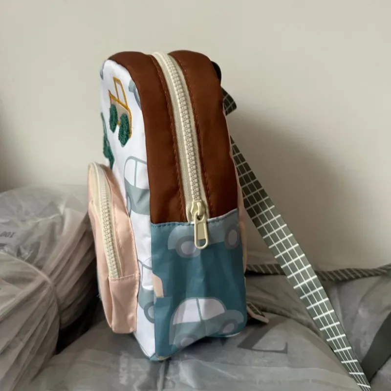 sac à dos de voyage pour enfants, motif de voiture de dessin animé mignon, sac d'école léger polyvalent à la mode pour garçons et filles