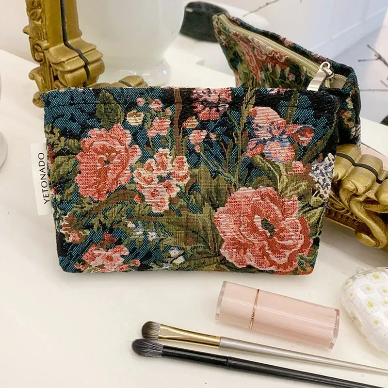 sac à cosmétiques pour femmes, étui vintage en tissu jacquard floral rouge foncé, pochette de rangement de maquillage avec fermeture éclair, petit grand sac pour brosses de toilette