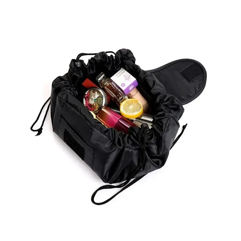 Sac de rangement de maquillage élastique à cordon de serrage pour femmes, sac de voyage portable noir de grande capacité, sacs de rangement à la mode, 1 pièce