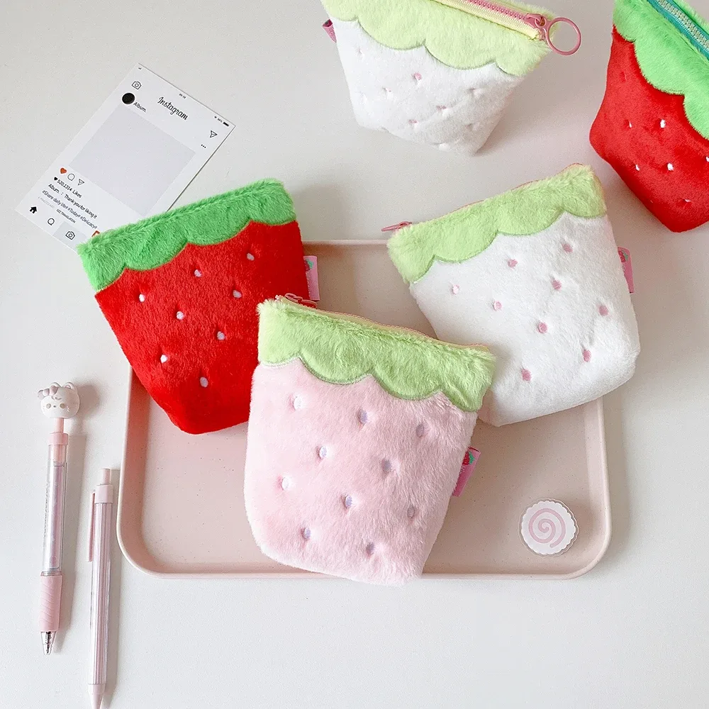 trousse de maquillage en peluche fraise mignonne avec fermeture éclair, sac de voyage portable grande capacité pour filles, trousse à rouge à lèvres, trousse à crayons pour étudiants