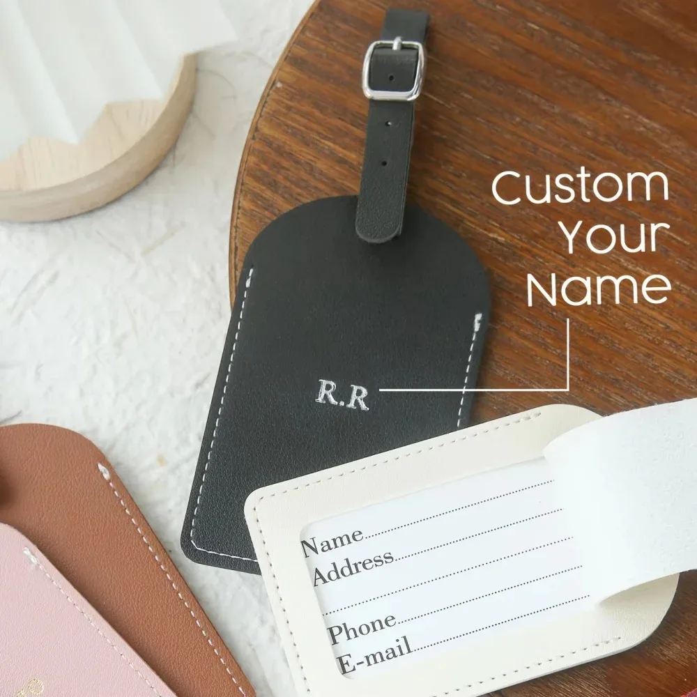 étiquette de bagage personnalisée en cuir végétalien avec monogramme en argent ou en or et carte de confidentialité pour valises