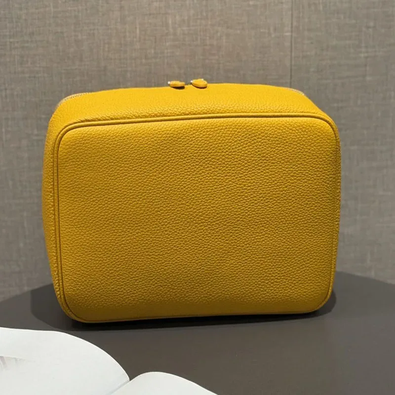 sac de maquillage en cuir de grande capacité, de forme boîte, à la mode, sac de toilette portable multifonctionnel, rangement simple pour cosmétiques de voyage.