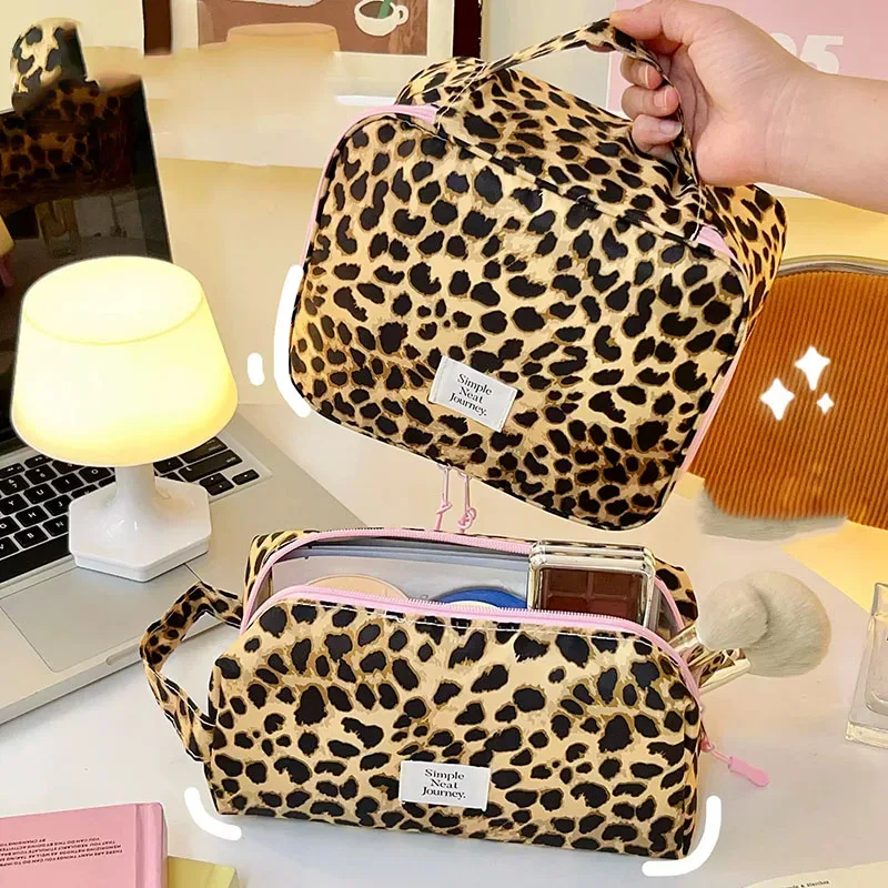 sac de maquillage portable à imprimé léopard mignon, grande capacité, organiseur de cosmétiques de voyage, sac de rangement pour vêtements et articles de toilette pour femmes