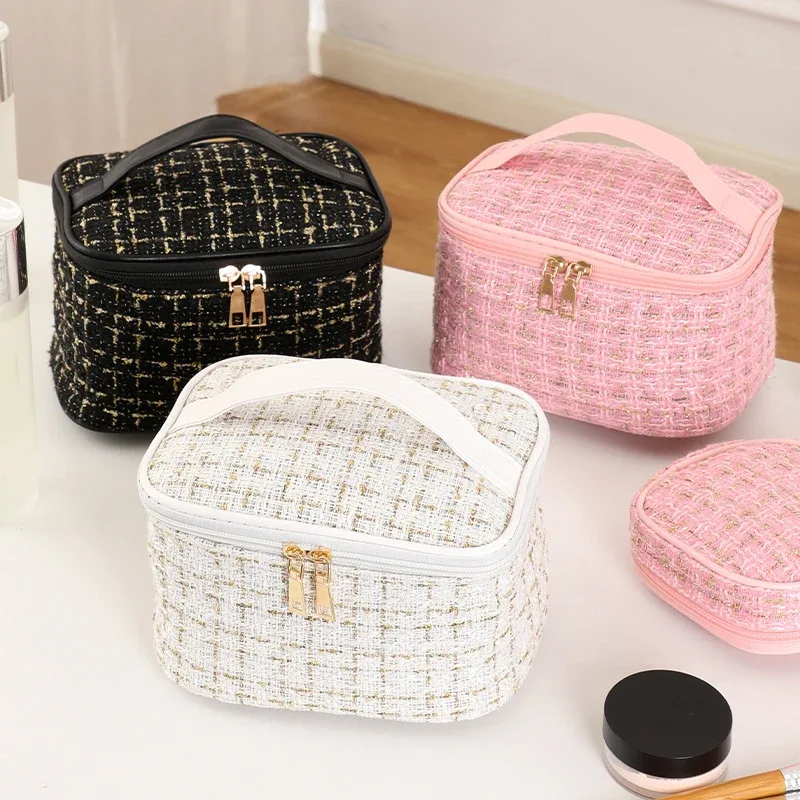 【nouveau】 nouvelle trousse de maquillage portable pour femme avec grande capacité, trousse de toilette à main, organisateur de cosmétiques essentiel pour le rangement des articles de toilette
