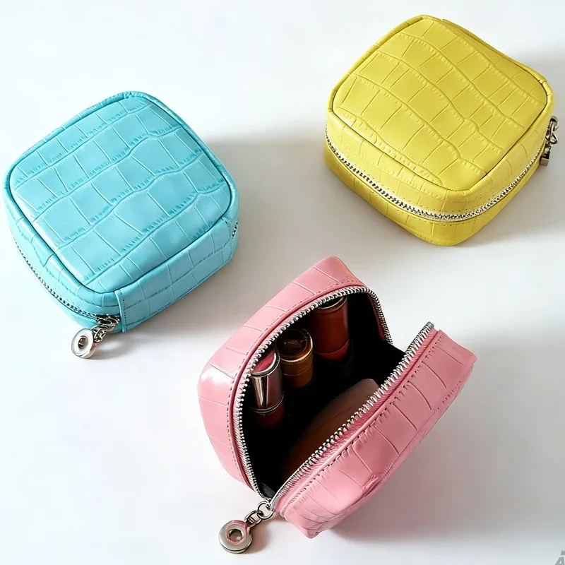 pochette de maquillage mini personnalisable avec initiales en cuir de vachette motif crocodile pour femmes, sacs à main de luxe de créateur, nouveauté 2026, organisateur de voyage